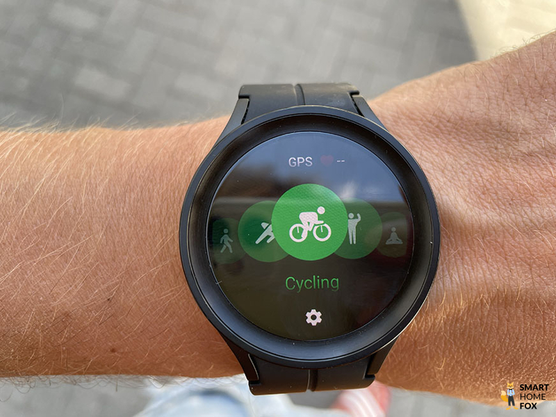 Man sieht die Trainingsmodi auf der Google Pixel Watch.